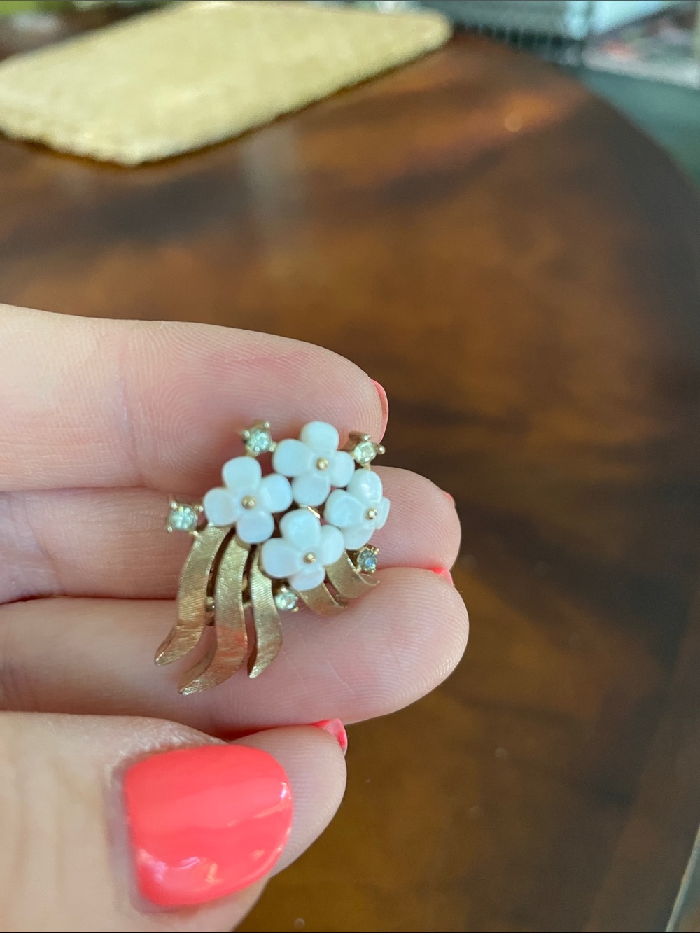 TRIFARI Vintage Gold-Colored Flower Cluster Clip-On Earrings Stamped Gorgeous - Picture 4 of 11